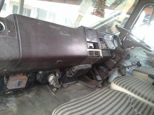 6 ล้อยาว 7.20 เมตร. ทำสีหัวใหม่ เบาะใหม่ รถเช็กใหม่ทั้งคันใช้งานได้เลย 6 ล้อยาว 7.20 เมตร. ทำสีหัวใหม่ เบาะใหม่ รถเช็กใหม่ทั้งคันใช้งานได้เลย