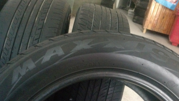 ยางขอบ 15 ขนาด 195 55 15 หนึ่งชุด 1600 ยางขอบ 15 ขนาด 195 55 15 หนึ่งชุด 1600