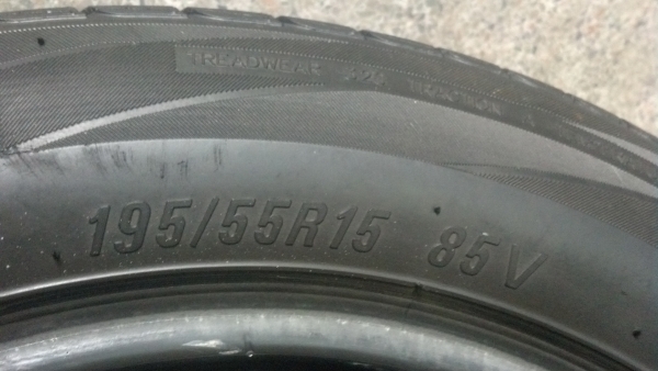 ยางขอบ 15 ขนาด 195 55 15 หนึ่งชุด 1600 ยางขอบ 15 ขนาด 195 55 15 หนึ่งชุด 1600