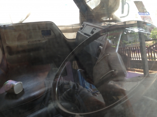 TOYOTA DYNA BU87 - 115 HP กระบะเหล็กคอกไม้ยาว 4.30 เมตรสภาพดีไม่มีผุ เครื่องแน่นดีแรงดี หัวเก๋งไม่ผุภายในเก๋งคอนโซลอยู่ครบไม่ผุ ช่วงล่างแน่น คัชซีดี ยางสภาพดี 6 เส้นประมาณ 60\% พร้อมบรรทุกพร้อมใช้งาน เอกสารเล่มทะเบียนครบพร้อมโอน ราคาต่อรองได้ครับ