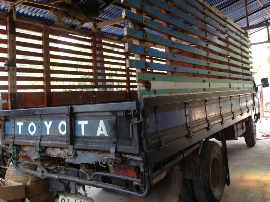 TOYOTA DYNA BU87 - 115 HP กระบะเหล็กคอกไม้ยาว 4.30 เมตรสภาพดีไม่มีผุ เครื่องแน่นดีแรงดี หัวเก๋งไม่ผุภายในเก๋งคอนโซลอยู่ครบไม่ผุ ช่วงล่างแน่น คัชซีดี ยางสภาพดี 6 เส้นประมาณ 60\% พร้อมบรรทุกพร้อมใช้งาน เอกสารเล่มทะเบียนครบพร้อมโอน ราคาต่อรองได้ครับ