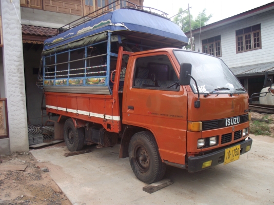 ขาย isuzu NKR