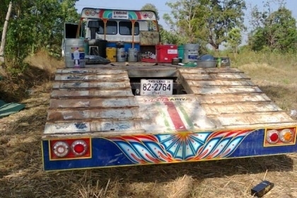 HINO F18 - 185 HP HO7C รถหางปลาสิบล้อ 2 เพลา สภาพสวยจัดเต็มดีทั้งคัน ใช้ลาก PC 200 ได้สบายครับ เครื่องแห้งแรงดี ภายในเก๋งสวยครบ แอร์เย็น พวงมาลัยเพาเวอร์ เบรคทริ๊ปฟี้ครบครัน ช่วงล่างคัชซีสวยไม่มีแตกไม่มีบวม ยางสภาพดี 80\% พร้อมบรรทุกพร้อมใช้งานได้เลย เอกสา