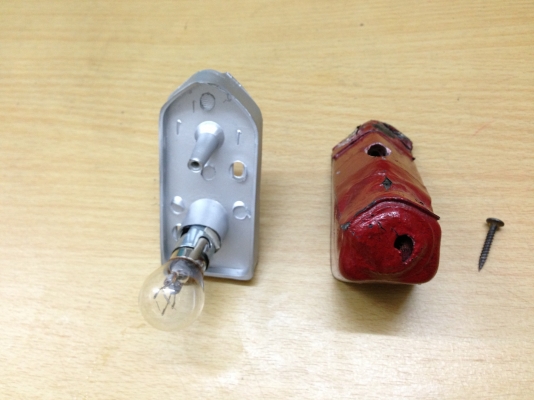 ขายไฟท้ายc100ทรงจมูกเเม่มด ใช้ได้ตามปกติ ชุดไฟไม่เคยใช้หลอดใหม่ กรอบเก่า ราคา120บาท กทม.