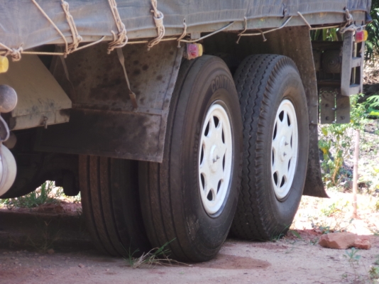 ISUZU 175 แรงม้า หัวเดิม เครื่องเดิม คัซซีสวยตลอดแนว ยางเต็มสิบเส้นค่ะ
