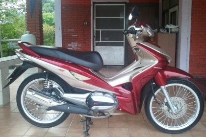 ธารนนทบุรี//ขาย honda wave110i at สวยๆ ราคา22,000บาท เอกสารพร้อมโอนค่ะ