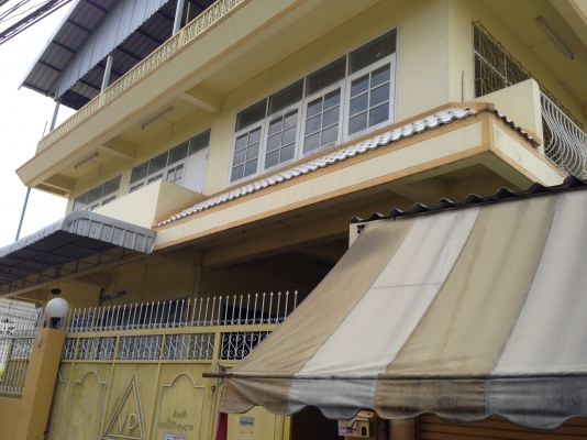 ให้เช่าพื้นที่ เนื้อที่ 298 ตารางวา มีที่พักพร้อมบ้านพักคนงาน