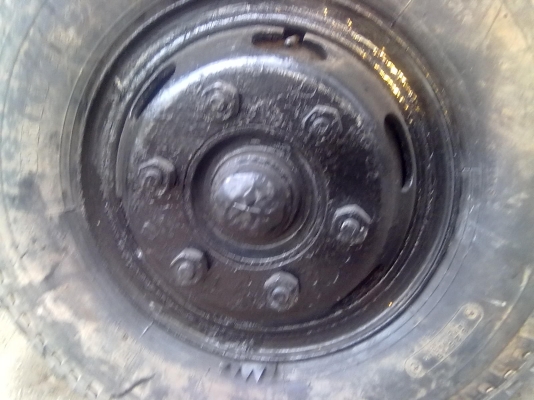 รถมิซูบิชิหน้ากากดำ