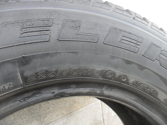 ยาง BRIDGESTONE 225/70R15 สวยๆ 1 คู่