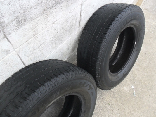 ยาง BRIDGESTONE 225/70R15 สวยๆ 1 คู่