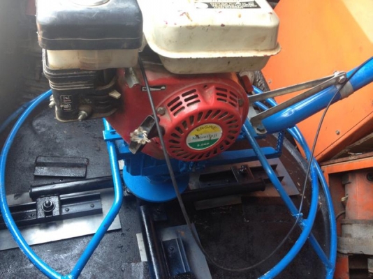 ขายด่วน แมงปอเครื่องปาดปูนมือสองสภาพพร้อมใช้ อุปกรณ์ ครับ