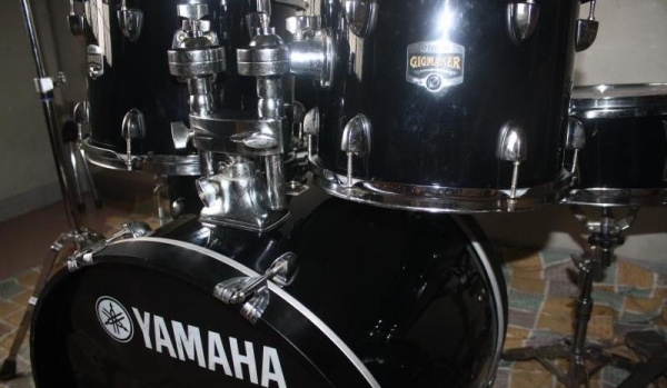 ขายกลองชุด 2 ชุดยี่ห้อ Pearl forum / Yamaha Gigmaker