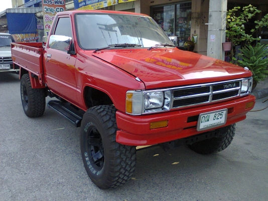 โตโยต้า ฮีโร่ สีเเดง2ประตู