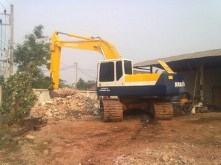 ต้องการขายรถแบคโฮ KOMATSU 200-5 สภาพสวยมากๆ (คอนโทลยาวครับ)