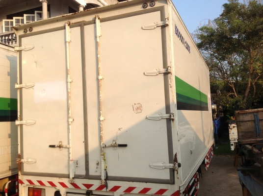 ขายรถ 6 ล้อ isuzu NPR 130 ตู้