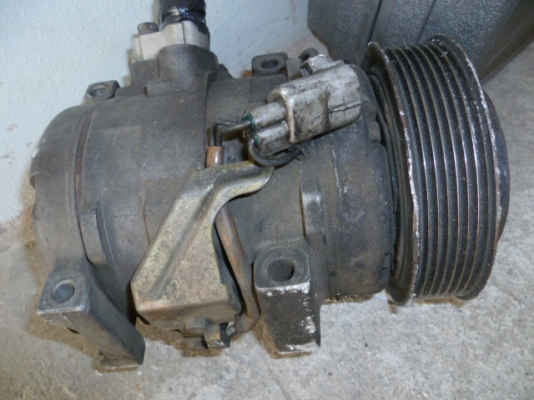 ขายคอมแอร์ โตโยต้าวีโก้ ราคา 2600    โทร 081 3298448