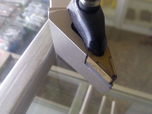 ด้านมีดขนาด20และ25 มม.พร้อมมีดกลึงปอกผึวแบบยึดเม็ดมีด