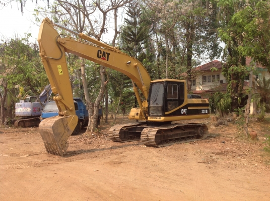 CAT320B