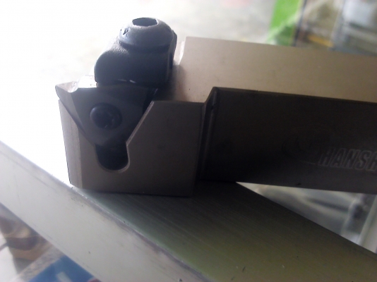 ด้านมีดกลึงเกลียว แบบเปลี่ยนเม็คมีดได้ ขนาด20และ25 มม.พร้อมมีดกลึงเกลี่ยวตั้งแบบยึดเม็ดมีด