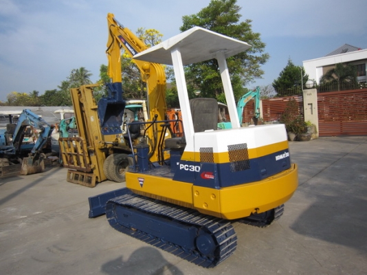 ขาย รถขุดเล็ก KOMATSU รุ่น PC30-6- แทร็กเหล็ก มือสองญี่ปุ่น