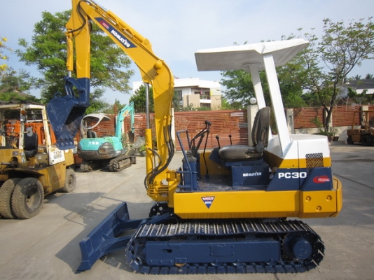 ขาย รถขุดเล็ก KOMATSU รุ่น PC30-6- แทร็กเหล็ก มือสองญี่ปุ่น