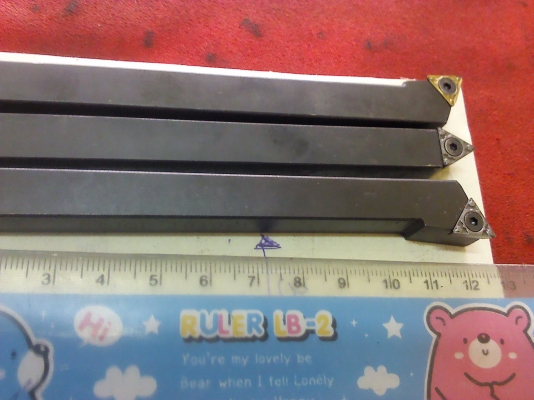 ด้านมีดกลึ่งขนาด15 มม.พร้อมมีดกลึงปอกผึวแบบยึดเม็ดมีด สามารถถอดเปลี่ยนเม็ดมีดได้ง่ายๆ