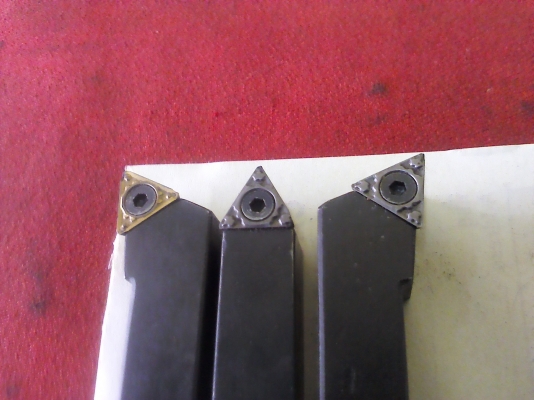 ด้านมีดกลึ่งขนาด15 มม.พร้อมมีดกลึงปอกผึวแบบยึดเม็ดมีด สามารถถอดเปลี่ยนเม็ดมีดได้ง่ายๆ