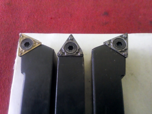 ด้านมีดกลึ่งขนาด15 มม.พร้อมมีดกลึงปอกผึวแบบยึดเม็ดมีด สามารถถอดเปลี่ยนเม็ดมีดได้ง่ายๆ