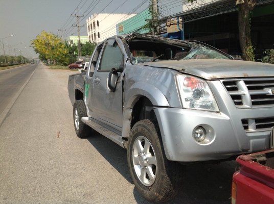 ขายรถประสบอุบัติเหตุ พร้อมเล่ม D-Max Gold series 2008
