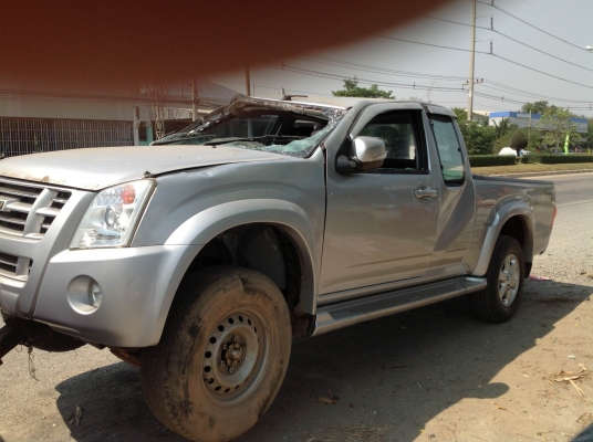 ขายรถประสบอุบัติเหตุ พร้อมเล่ม D-Max Gold series 2008