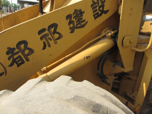 สภาพ 80 \% รถตัก เอวอ่อน ล้อยาง KOMATSU 510  เก่านอก เอวแน่น ปั็มแรง สภาพพร้อมใช้ สุดๆเอาไปแบ่งกันใช้ได้เลยครับ   น้องร็อค จัดหั้ย สนใจโทร สอบถามได้ 081-8535656