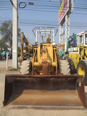 สภาพ 80 \% รถตัก เอวอ่อน ล้อยาง KOMATSU 510  เก่านอก เอวแน่น ปั็มแรง สภาพพร้อมใช้ สุดๆเอาไปแบ่งกันใช้ได้เลยครับ   น้องร็อค จัดหั้ย สนใจโทร สอบถามได้ 081-8535656