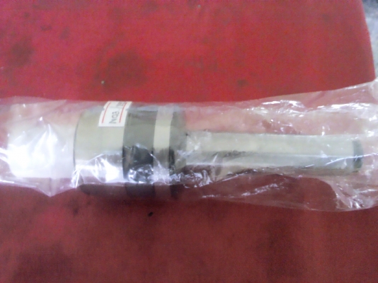 จี๋ยันศูนย์เป็นหมุนตามชิ้นงานที่หมุนตามหัวจับ มีหลายขนาดให้เลือกใช้ ใช้กับแท่นยันศูนย์