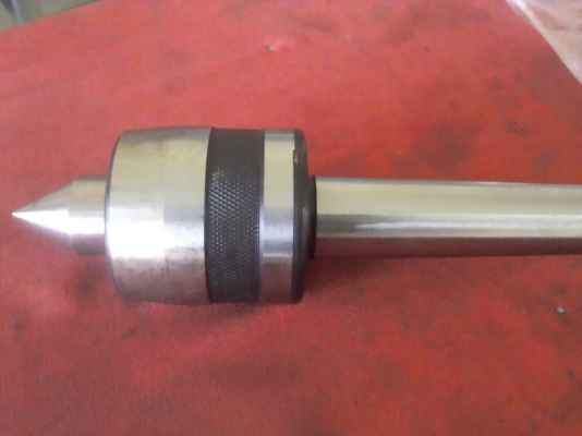 จี๋ยันศูนย์เป็นหมุนตามชิ้นงานที่หมุนตามหัวจับ มีหลายขนาดให้เลือกใช้ ใช้กับแท่นยันศูนย์