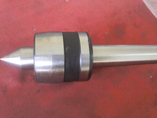 จี๋ยันศูนย์เป็นหมุนตามชิ้นงานที่หมุนตามหัวจับ มีหลายขนาดให้เลือกใช้ ใช้กับแท่นยันศูนย์