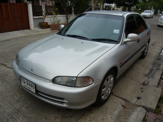 Civicเตารีด4d เกียร์Auto เครื่องV-tec ติดLpg พร้อมใช้งานทันที