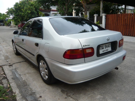 Civicเตารีด4d เกียร์Auto เครื่องV-tec ติดLpg พร้อมใช้งานทันที