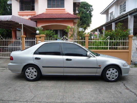 Civicเตารีด4d เกียร์Auto เครื่องV-tec ติดLpg พร้อมใช้งานทันที