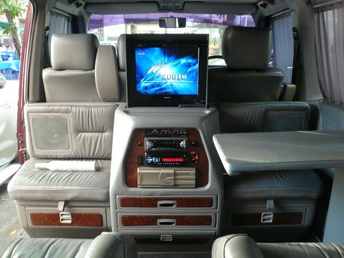 ขาย VOLKSWAGEN CARAVELLE ออโต้ VIP ป้ายฟ้า 6886 สภาพดี ไมล์แสนกว่าโล