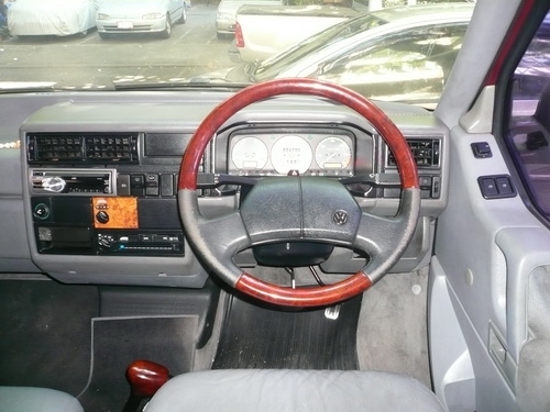 ขาย VOLKSWAGEN CARAVELLE ออโต้ VIP ป้ายฟ้า 6886 สภาพดี ไมล์แสนกว่าโล