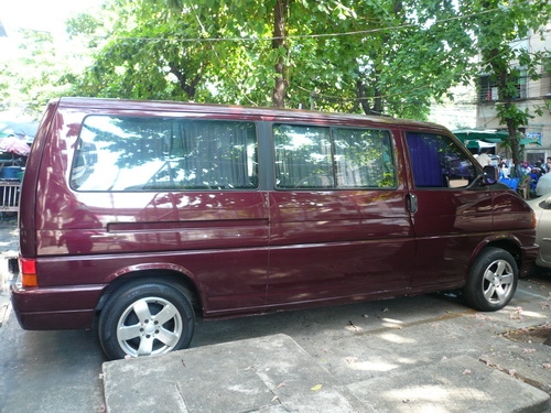 ขาย VOLKSWAGEN CARAVELLE ออโต้ VIP ป้ายฟ้า 6886 สภาพดี ไมล์แสนกว่าโล