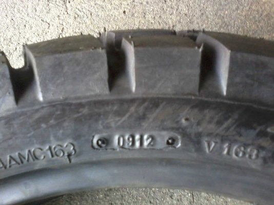 ขายยางใหม่ 140/80/17 ยี่ห้อ RUBBER ราคาเส้นละ 1500 บาทเท่านั้นครับ