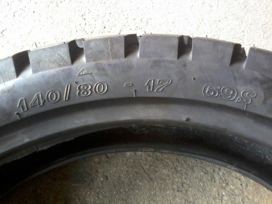 ขายยางใหม่ 140/80/17 ยี่ห้อ RUBBER ราคาเส้นละ 1500 บาทเท่านั้นครับ
