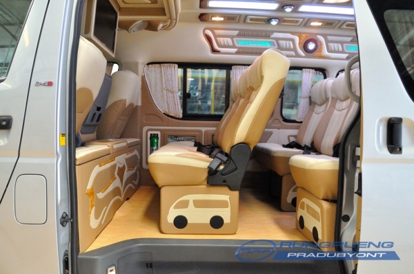 ขายด่วนรถตู้ TOYOTA/COMMUTER 2008พร้อมตกแต่งภายใน Style VIP ขายด่วนรถตู้ TOYOTA/COMMUTER 2008พร้อมตกแต่งภายใน Style VIP