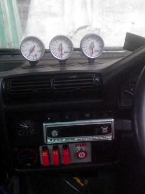 ลดอีกคับ25000 $ด่วนๆเลยคับราคานี้^_^ บอดี้รถBMW E30 ช่วงล่างของสกายลายสถาพตามรูป