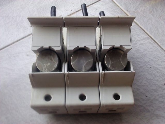 อุปกรณ์ป้องกันเบรกเกอร์ไม่เด้งหรือหรือไม่ตัดไฟ