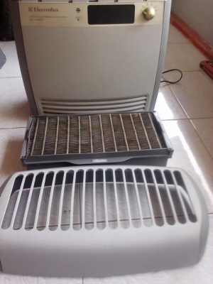 ช่วยลดภาวะอากาศเป็นพิษและฝุ่นละออง เครื่องฟอกอากาศ Electrolux  รุ่น oxygen Z7040ผลิตในสวีเดน มีตะแกงไฟฟ้าเพื่อผลิตโอโซนทำให้อากาศในห้องบริสุทธิ์