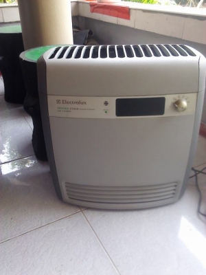 ช่วยลดภาวะอากาศเป็นพิษและฝุ่นละออง เครื่องฟอกอากาศ Electrolux  รุ่น oxygen Z7040ผลิตในสวีเดน มีตะแกงไฟฟ้าเพื่อผลิตโอโซนทำให้อากาศในห้องบริสุทธิ์