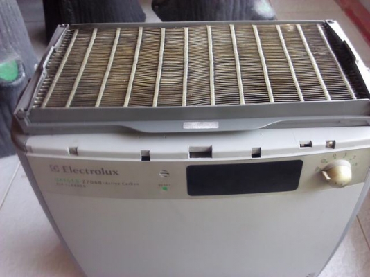 ช่วยลดภาวะอากาศเป็นพิษและฝุ่นละออง เครื่องฟอกอากาศ Electrolux  รุ่น oxygen Z7040ผลิตในสวีเดน มีตะแกงไฟฟ้าเพื่อผลิตโอโซนทำให้อากาศในห้องบริสุทธิ์