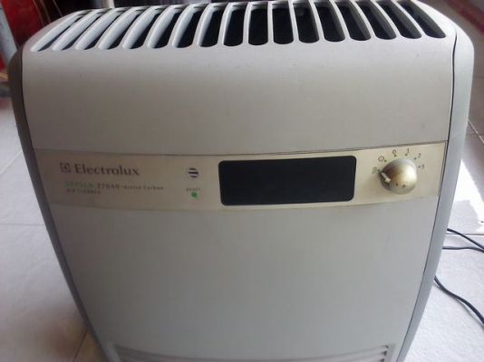 ช่วยลดภาวะอากาศเป็นพิษและฝุ่นละออง เครื่องฟอกอากาศ Electrolux  รุ่น oxygen Z7040ผลิตในสวีเดน มีตะแกงไฟฟ้าเพื่อผลิตโอโซนทำให้อากาศในห้องบริสุทธิ์